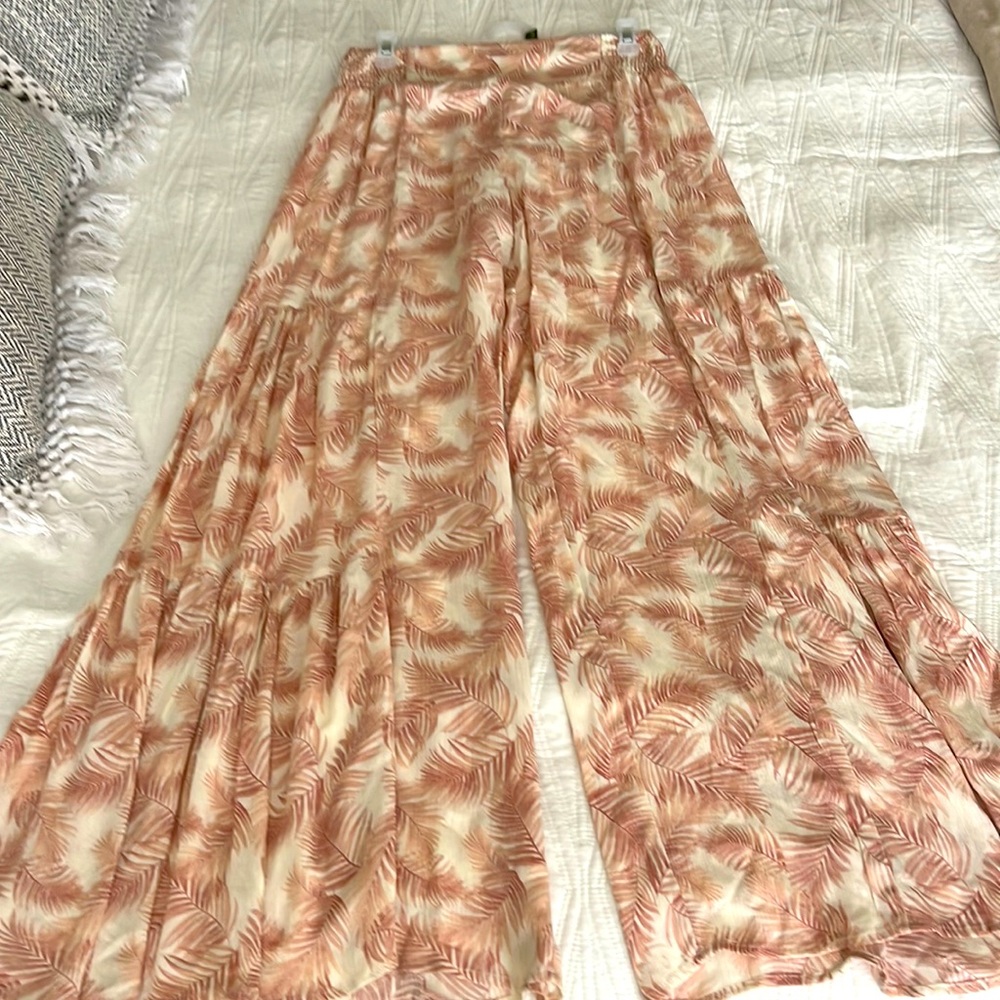 Super cute beach pants that flow when you move! You can dress up or down.
